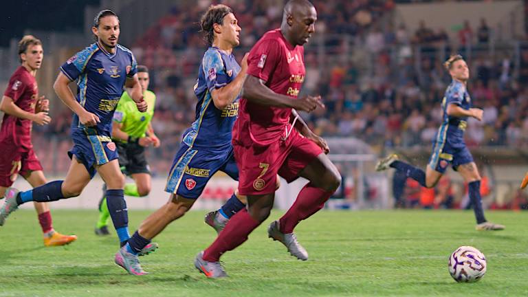 L’attaccante giallorosso Stefano Okaka (foto MASSIMO FIORENTINI) L’attaccante giallorosso Stefano Okaka (foto MASSIMO FIORENTINI)