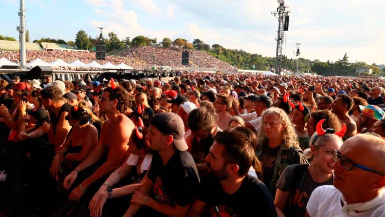 Imola, lo spettacolo potente degli AC/DC nella storia della musica rock e dell’autodromo le foto del concerto FOTOGALLERY MMPH Imola, lo spettacolo potente degli AC/DC nella storia della musica rock e dell’autodromo le foto del concerto FOTOGALLERY MMPH