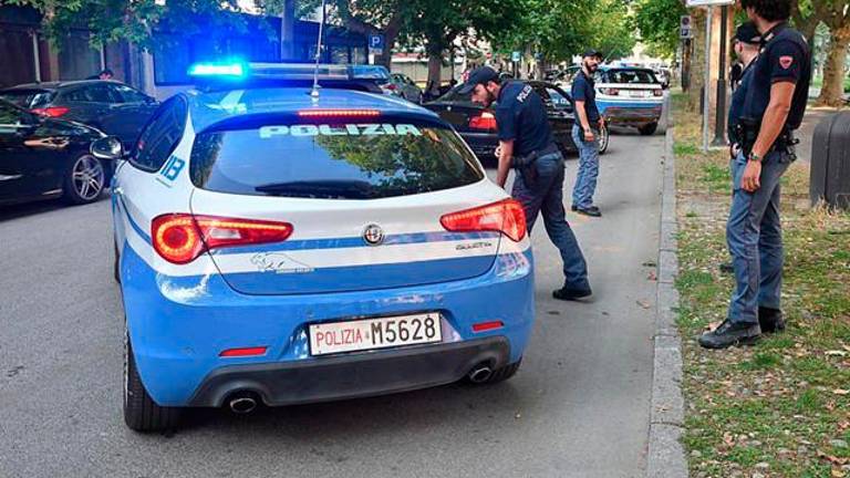 Ravenna, controlli ai Giardini Speyer: un divieto di accesso all’area, due denunce per violazione del daspo urbano e un irregolare espulso Ravenna, controlli ai Giardini Speyer: un divieto di accesso all’area, due denunce per violazione del daspo urbano e un irregolare espulso