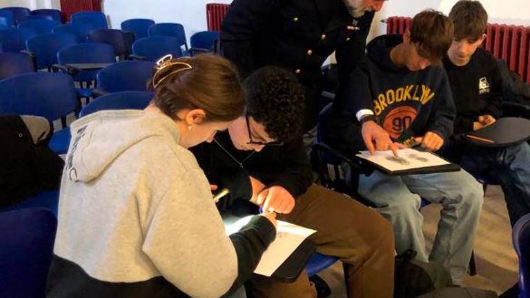 Cesena, al liceo Righi una lezione speciale con la Polizia Scientifica Cesena, al liceo Righi una lezione speciale con la Polizia Scientifica