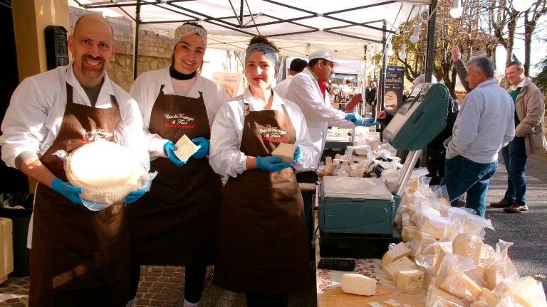 A Sogliano bel tempo e tanta gente per la partenza della 48ª Fiera del Formaggio di Fossa A Sogliano bel tempo e tanta gente per la partenza della 48ª Fiera del Formaggio di Fossa
