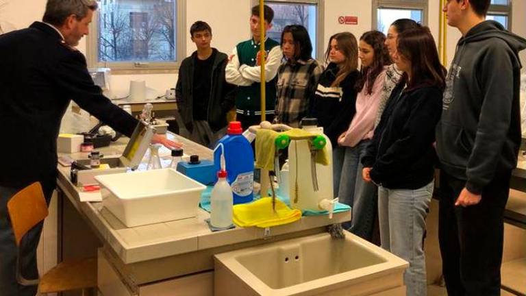 Cesena, al liceo Righi una lezione speciale con la Polizia Scientifica Cesena, al liceo Righi una lezione speciale con la Polizia Scientifica