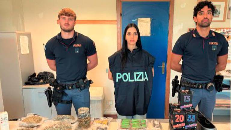 Ravenna. Sequestrati 11 chili di hashish, arrestati due ventenni Ravenna. Sequestrati 11 chili di hashish, arrestati due ventenni