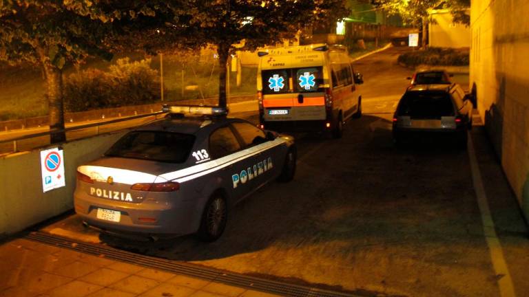 Nudo e sanguinante in centro a Cesena dopo il “festino” con alcol sesso e droga Nudo e sanguinante in centro a Cesena dopo il “festino” con alcol sesso e droga