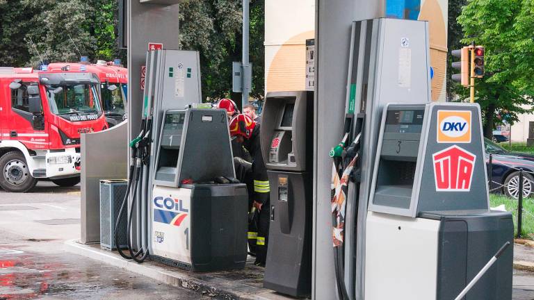 Ravenna, folle incendio doloso a distributore di benzina di via Candiano. Evitata l’esplosione. Bloccato il responsabile FOTO E VIDEO