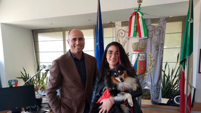 Il sindaco Giorgetti con Sophie Bertocchi e la sua inseparabile Rose Il sindaco Giorgetti con Sophie Bertocchi e la sua inseparabile Rose