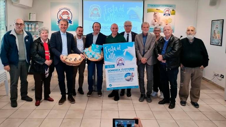 L presentazione della festa insieme a rappresentanti delle associazioni L presentazione della festa insieme a rappresentanti delle associazioni