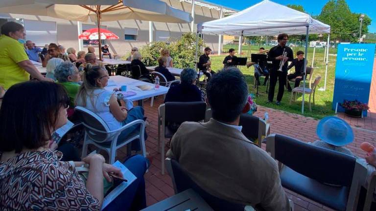 Un concerto della Cherubini in una residenza per anziani Un concerto della Cherubini in una residenza per anziani