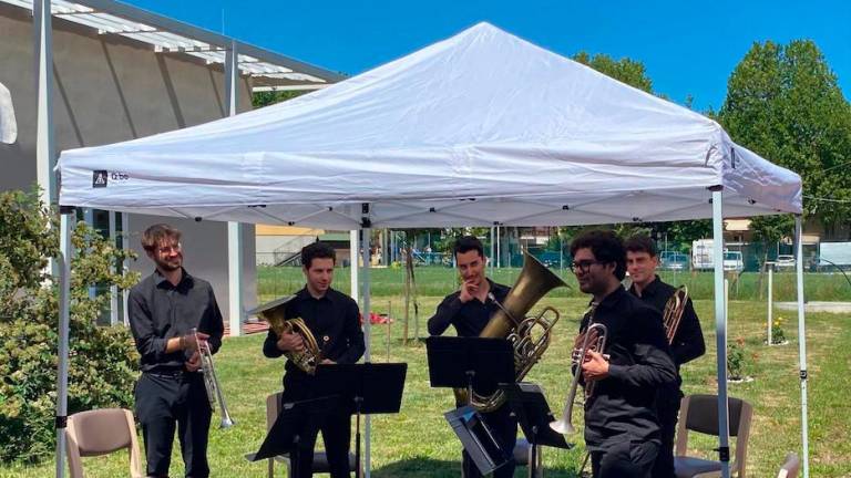 Cesena, l’orchestra di Muti si esibisce nella casa residenza per anziani Cesena, l’orchestra di Muti si esibisce nella casa residenza per anziani