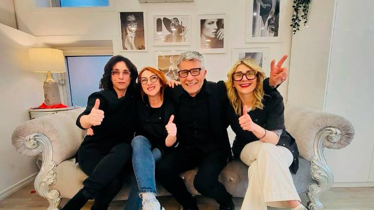 Da Forlì a Sanremo, ecco Gabriele Lotti, il turbo-parrucchiere: “Acconciate 25 persone in un’ora e mezzo” VIDEO Da Forlì a Sanremo, ecco Gabriele Lotti, il turbo-parrucchiere: “Acconciate 25 persone in un’ora e mezzo” VIDEO