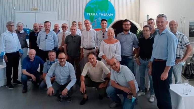 Un gruppo di lavoratori della Petroltecnica Un gruppo di lavoratori della Petroltecnica