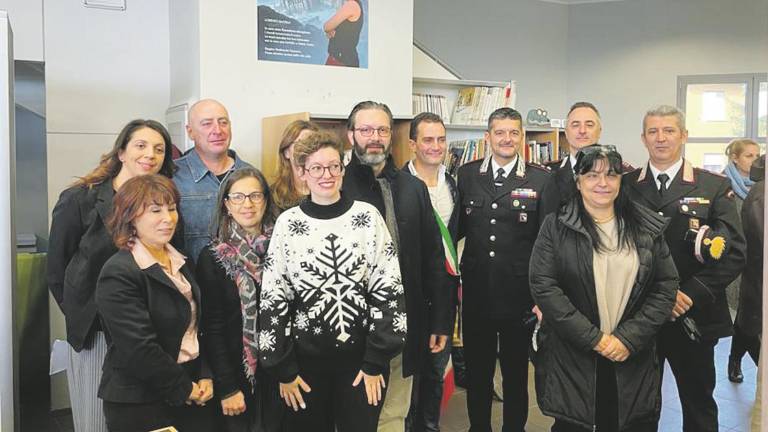 Dozza dedica la biblioteca a Lorenzo Bastelli, il 14enne morto un anno fa. La sua storia commosse l’Italia. La mamma: “Ricevute 20mila lettere” Dozza dedica la biblioteca a Lorenzo Bastelli, il 14enne morto un anno fa. La sua storia commosse l’Italia. La mamma: “Ricevute 20mila lettere”