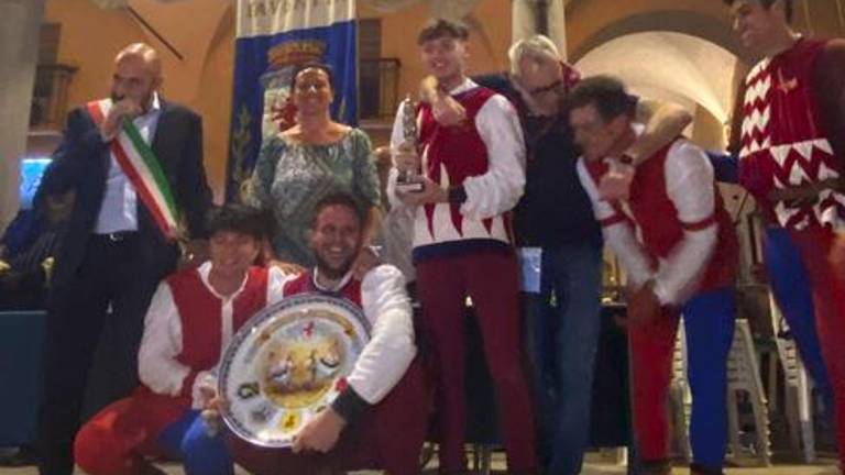 La premiazione della coppia vincitrice La premiazione della coppia vincitrice