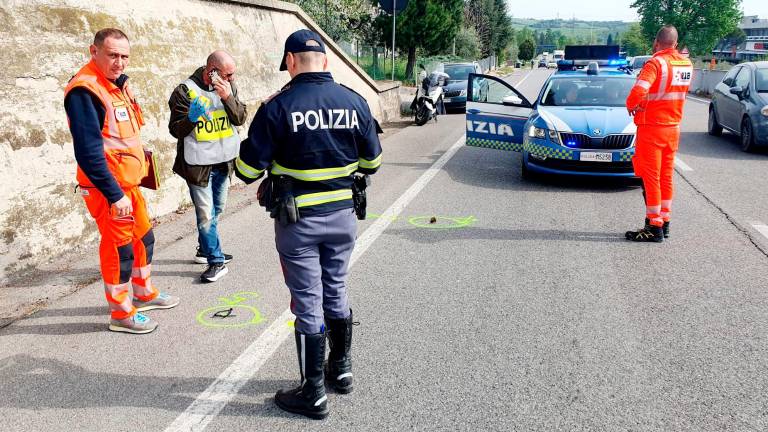 Rimini, incidente: grave ciclista travolto poco prima del confine con San Marino, l’investitore prova a scappare ma viene individuato - VIDEO GALLERY