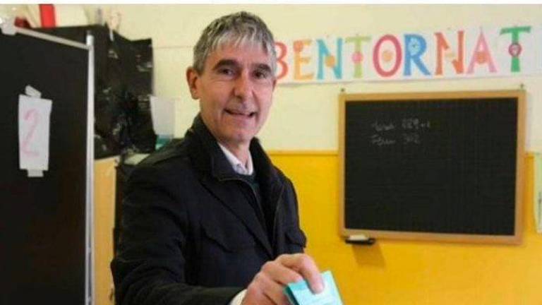 Elezioni Regionali, Luca Teodori al seggio: appello al voto Elezioni Regionali, Luca Teodori al seggio: appello al voto