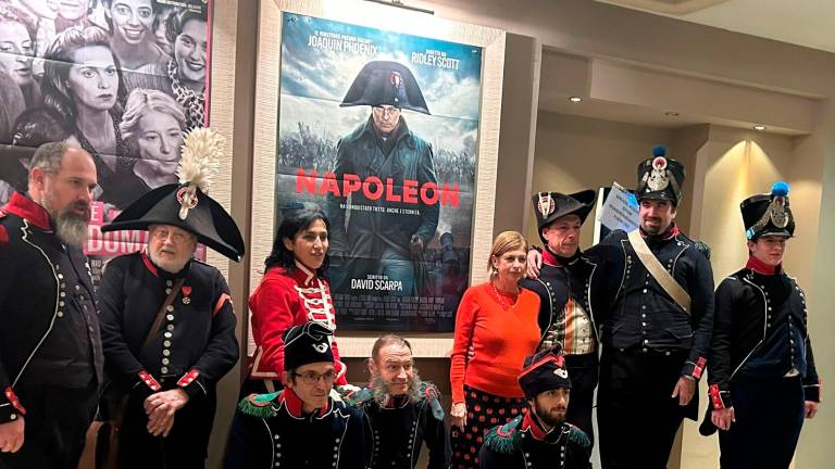 A Cesena un tuffo nel passato con le truppe napoleoniche schierate al cinema Eliseo A Cesena un tuffo nel passato con le truppe napoleoniche schierate al cinema Eliseo