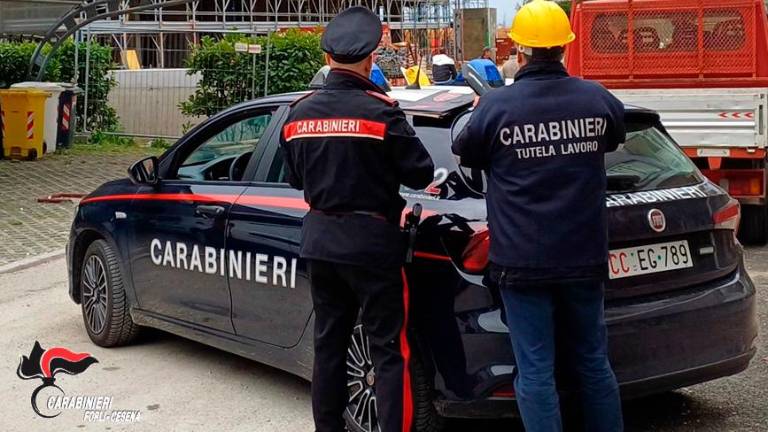 Controlli nei cantieri a Cesena e Cesenatico: 8 denunce, 5 imprese sospese e multe per 40mila euro Controlli nei cantieri a Cesena e Cesenatico: 8 denunce, 5 imprese sospese e multe per 40mila euro