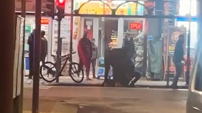 L’arresto di una delle due persone coinvolte L’arresto di una delle due persone coinvolte