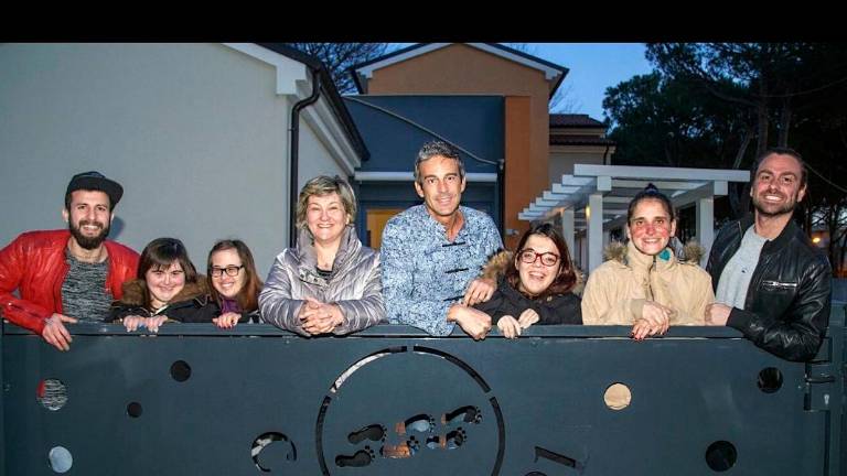 Denny Montesi con i ragazzi di Centro21 Denny Montesi con i ragazzi di Centro21