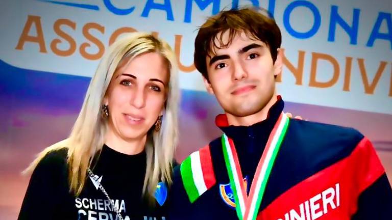 Matteo Galassi con Greta Pirini lo scorso anno a Cagliari quando il romagnolo ha vinto l’argento agli assoluti di spada maschile Matteo Galassi con Greta Pirini lo scorso anno a Cagliari quando il romagnolo ha vinto l’argento agli assoluti di spada maschile