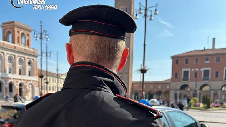 “Pagami e ti trovo io il lavoro”: finto Carabiniere truffa decine di persone tra Forlì, Cesena, Rimini e Ravenna “Pagami e ti trovo io il lavoro”: finto Carabiniere truffa decine di persone tra Forlì, Cesena, Rimini e Ravenna