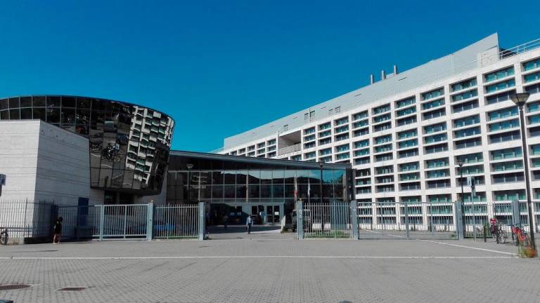 Rimini, avvocata ricattata a colpi di foto intime. Braccialetto elettronico all’ex per revenge porn Rimini, avvocata ricattata a colpi di foto intime. Braccialetto elettronico all’ex per revenge porn