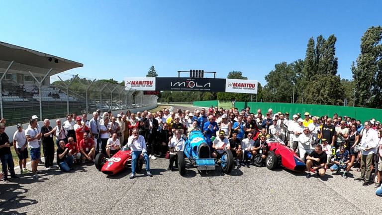 Historic Minardi Day, folla di appassionati ed ex campioni in pista Historic Minardi Day, folla di appassionati ed ex campioni in pista