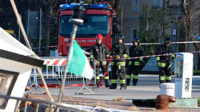 “Sversamento di gasolio e disastro ecologico a Rimini”: il video dell’esercitazione VIDEO GALLERY “Sversamento di gasolio e disastro ecologico a Rimini”: il video dell’esercitazione VIDEO GALLERY