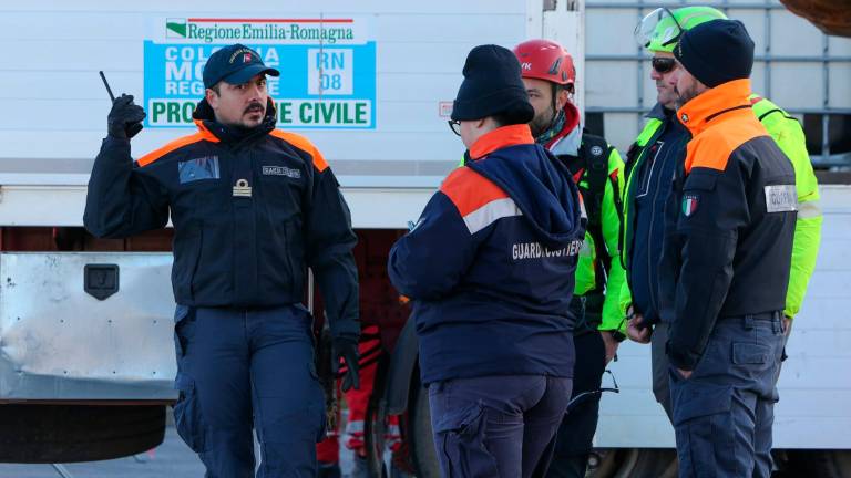 “Sversamento di gasolio e disastro ecologico a Rimini”: il video dell’esercitazione VIDEO GALLERY “Sversamento di gasolio e disastro ecologico a Rimini”: il video dell’esercitazione VIDEO GALLERY