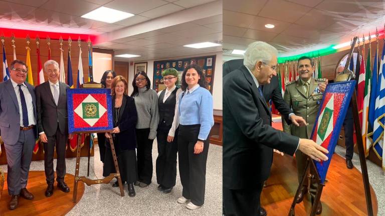 Il Liceo Artistico di Ravenna realizza un mosaico con lo stemma presidenziale e lo consegna a Sergio Mattarella Il Liceo Artistico di Ravenna realizza un mosaico con lo stemma presidenziale e lo consegna a Sergio Mattarella
