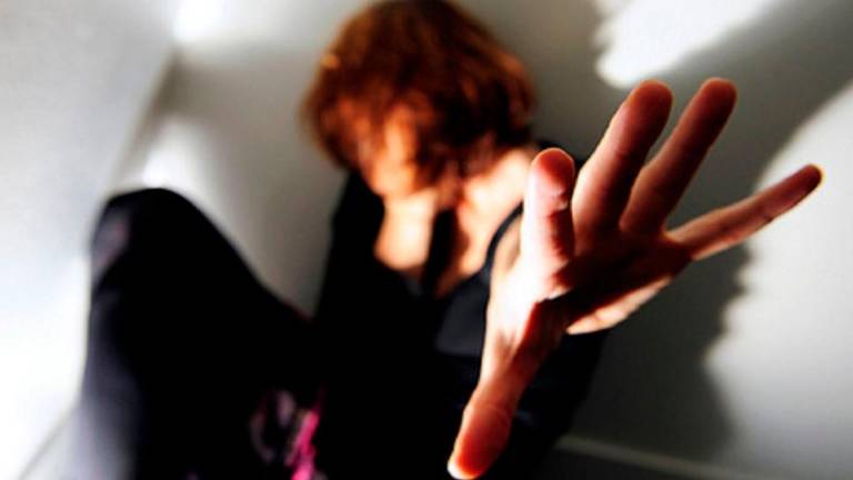 La moglie maltrattata scappa in Italia: la raggiunge a Rimini e la stupra cinque volte La moglie maltrattata scappa in Italia: la raggiunge a Rimini e la stupra cinque volte