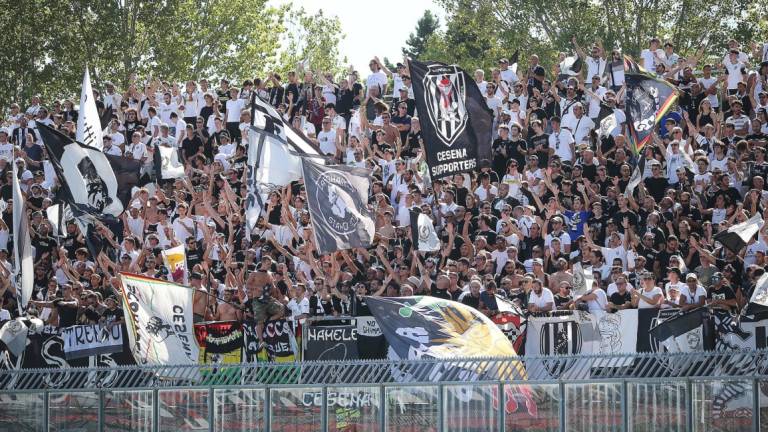 Calcio C, 141 tifosi del Cesena a Olbia: partenza oggi in nave da Livorno Calcio C, 141 tifosi del Cesena a Olbia: partenza oggi in nave da Livorno