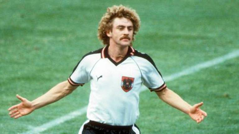 Walter Schachner con la maglia della nazionale austriaca Walter Schachner con la maglia della nazionale austriaca