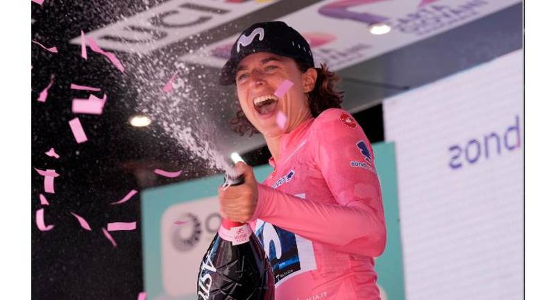 La svizzera Marlen Reusser attuale maglia rosa del Giro d’Italia Women La svizzera Marlen Reusser attuale maglia rosa del Giro d’Italia Women