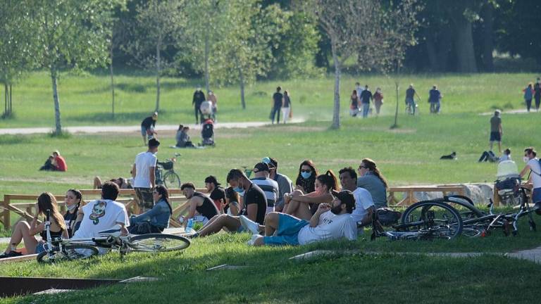 Fase due con troppo entusiasmo. Folla a Rimini. TUTTE LE FOTO Fase due con troppo entusiasmo. Folla a Rimini. TUTTE LE FOTO