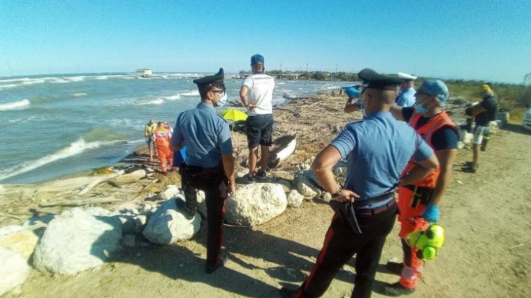 Lido di Dante, un morto annegato e tre feriti Lido di Dante, un morto annegato e tre feriti