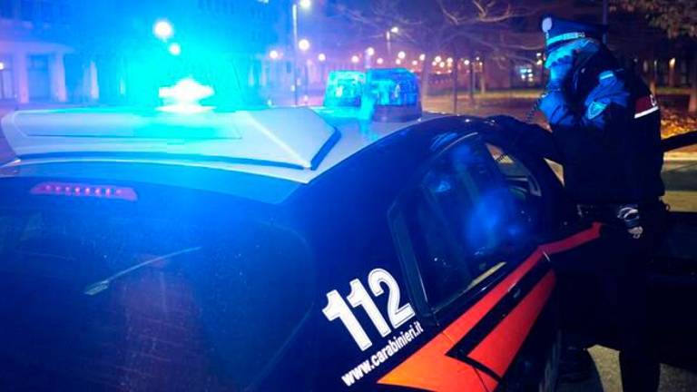 Cattolica, inseguimento con fuga contromano e schianto in autostrada, tre presunti ladri fuggono a piedi, uno arrestato Cattolica, inseguimento con fuga contromano e schianto in autostrada, tre presunti ladri fuggono a piedi, uno arrestato