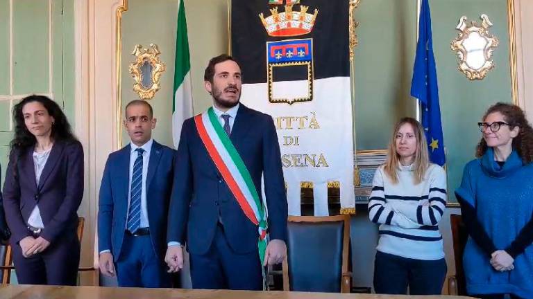 L’annuncio: “Da oggi Cesena è ufficialmente capoluogo di provincia assieme a Forlì” - VIDEO L’annuncio: “Da oggi Cesena è ufficialmente capoluogo di provincia assieme a Forlì” - VIDEO