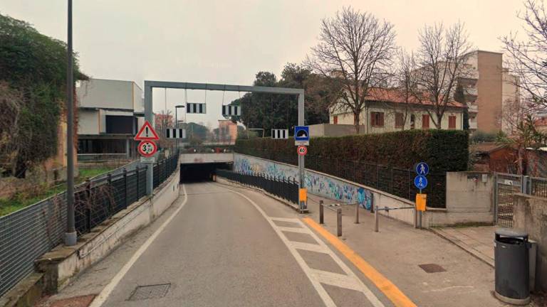Rimini. «Sottopasso quasi sempre al buio e molto pericoloso» Rimini. «Sottopasso quasi sempre al buio e molto pericoloso»