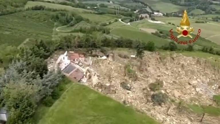 Frana a Borgo Tossignano, una casa spazzata via - VIDEO Frana a Borgo Tossignano, una casa spazzata via - VIDEO