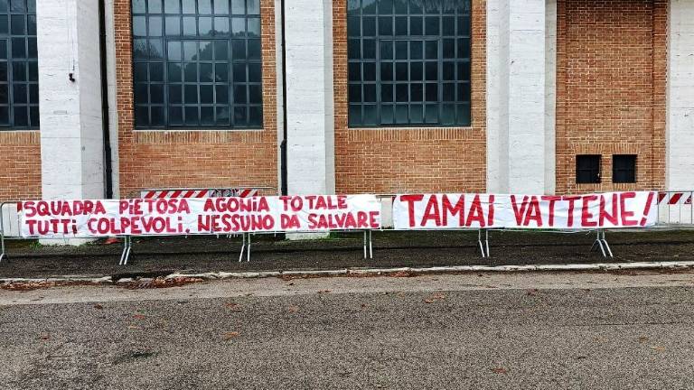 Calcio D girone D, la curva Est contro il diesse Pietro Tamai Calcio D girone D, la curva Est contro il diesse Pietro Tamai
