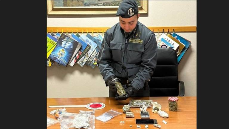 Cervia, arrestato spacciatore di 19 anni: tra i clienti abituali anche 9 minorenni Cervia, arrestato spacciatore di 19 anni: tra i clienti abituali anche 9 minorenni