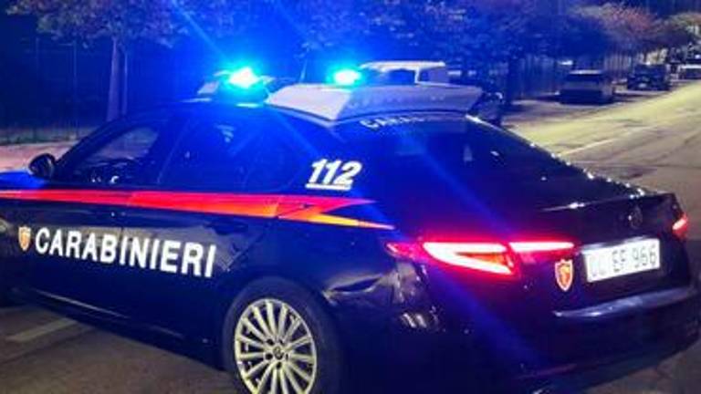 Ravenna, evade dagli arresti, entra in un bar e ruba un monopattino Ravenna, evade dagli arresti, entra in un bar e ruba un monopattino