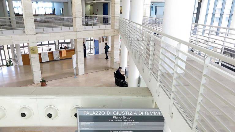 Rimini. Si finge avvocato e si fa pagare le parcelle: finisce a processo Rimini. Si finge avvocato e si fa pagare le parcelle: finisce a processo