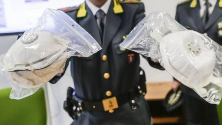 Forlì, Coronavirus: sequestrate 50mila mascherine per le farmacie Forlì, Coronavirus: sequestrate 50mila mascherine per le farmacie