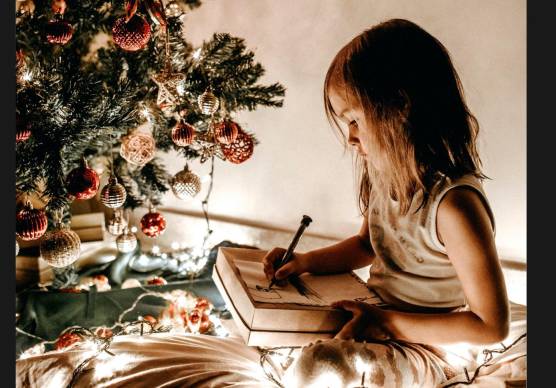 Cattolica, i manifesti di auguri di Natale con i disegni dei bimbi di Nido e scuola dell’infanzia
