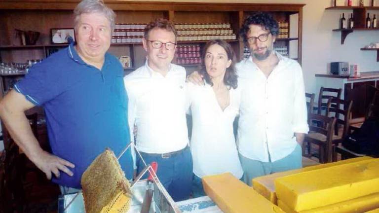 Da New York a Faenza per lavorare tra api e ceramica Da New York a Faenza per lavorare tra api e ceramica