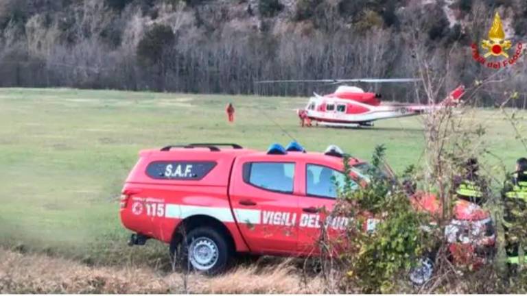 Cede la roccia e fa un volo di sei metri, spalla rotta e serio trauma cranico per un escursionista di Santarcangelo Cede la roccia e fa un volo di sei metri, spalla rotta e serio trauma cranico per un escursionista di Santarcangelo