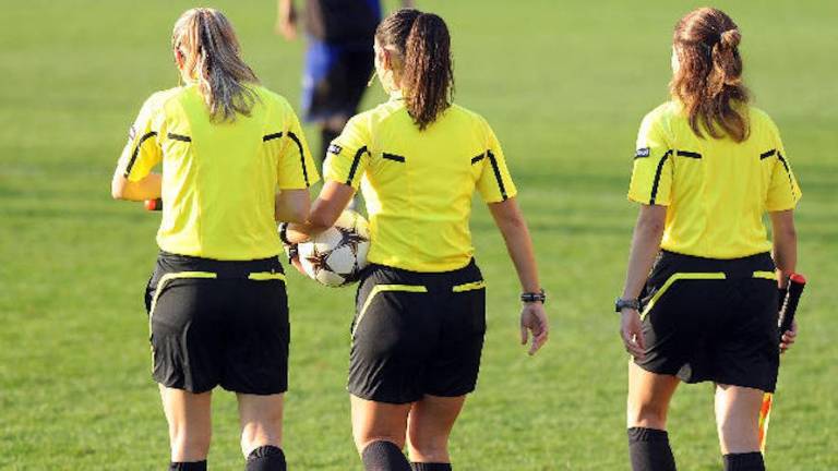 Calcio D, offese dei tifosi a una assistente dell'arbitro, la Sammaurese si scusa: Troveremo i responsabili Calcio D, offese dei tifosi a una assistente dell'arbitro, la Sammaurese si scusa: Troveremo i responsabili