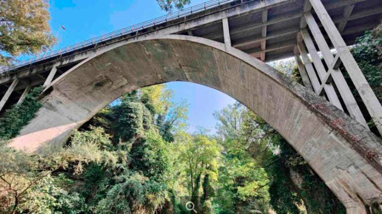 Il ponte sul Bidente della Sp4 a Galeata Il ponte sul Bidente della Sp4 a Galeata